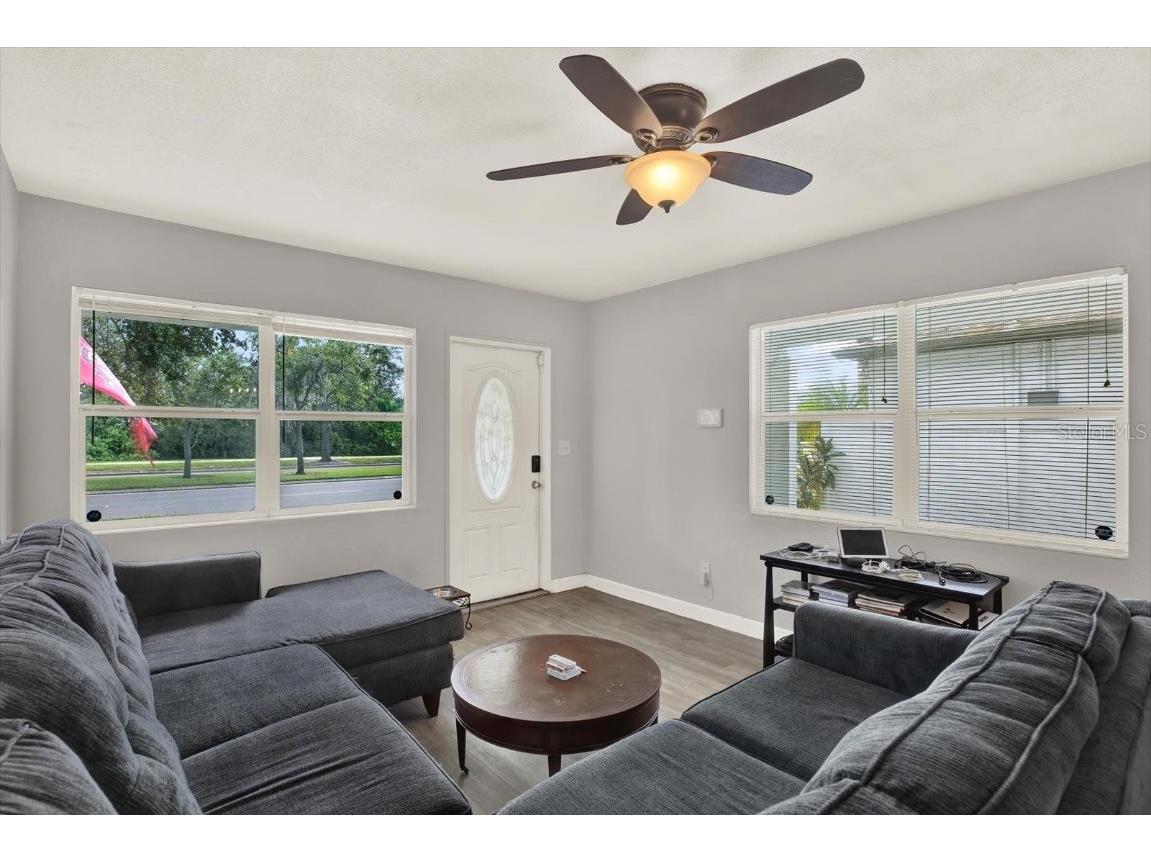 727 54th Avenue N Saint Petersburg FL 33703 TB8436182 image2