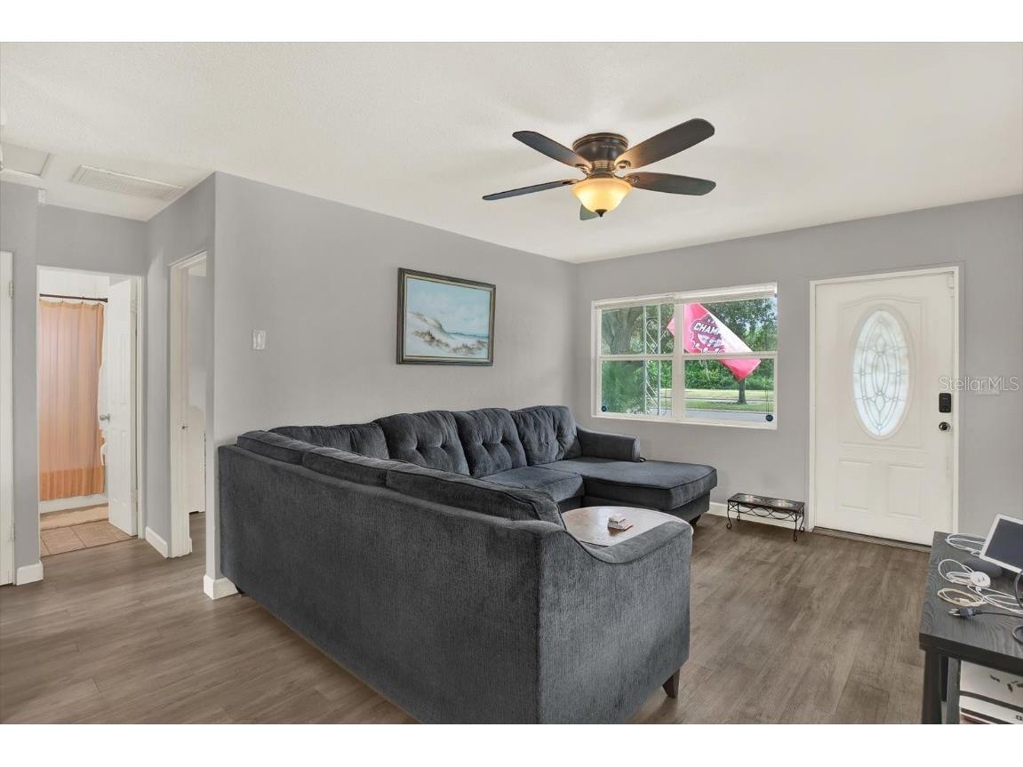 727 54th Avenue N Saint Petersburg FL 33703 TB8436182 image3