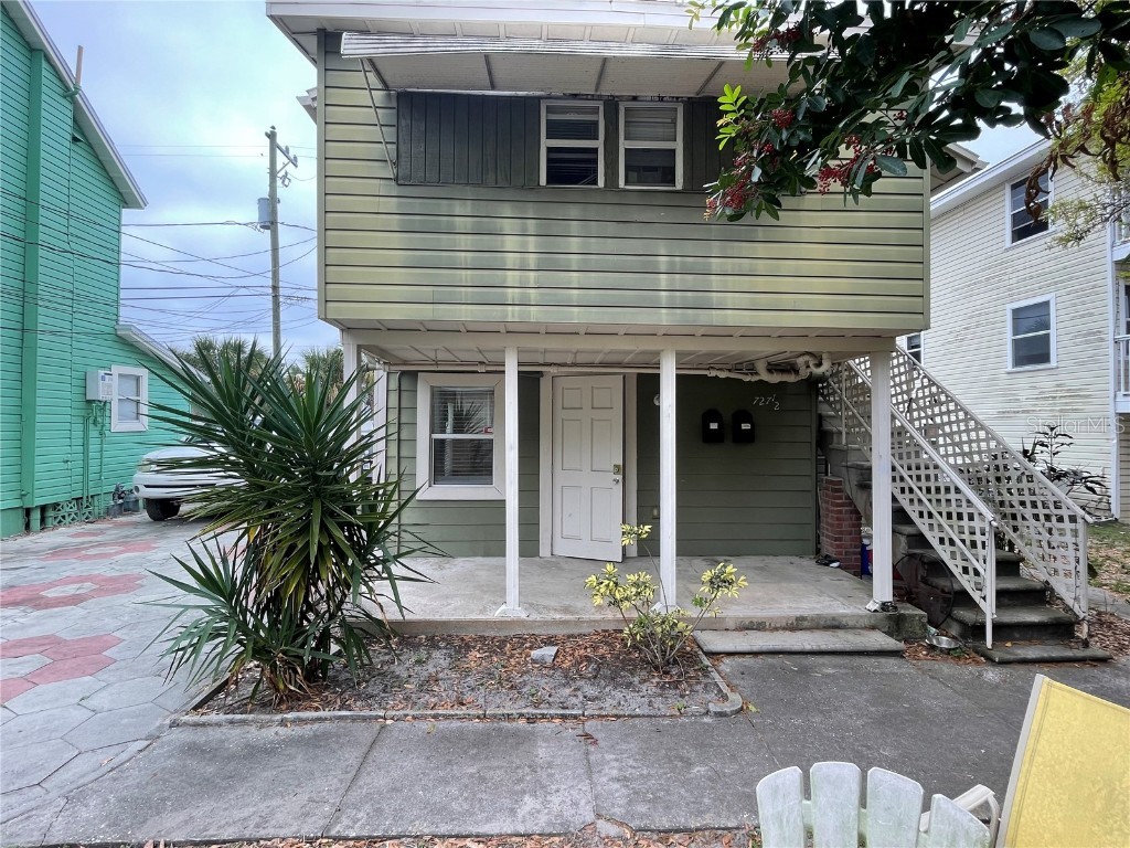 727 Dartmoor Street N #1/2 LOWER Saint Petersburg FL 33701 U8227858 image1