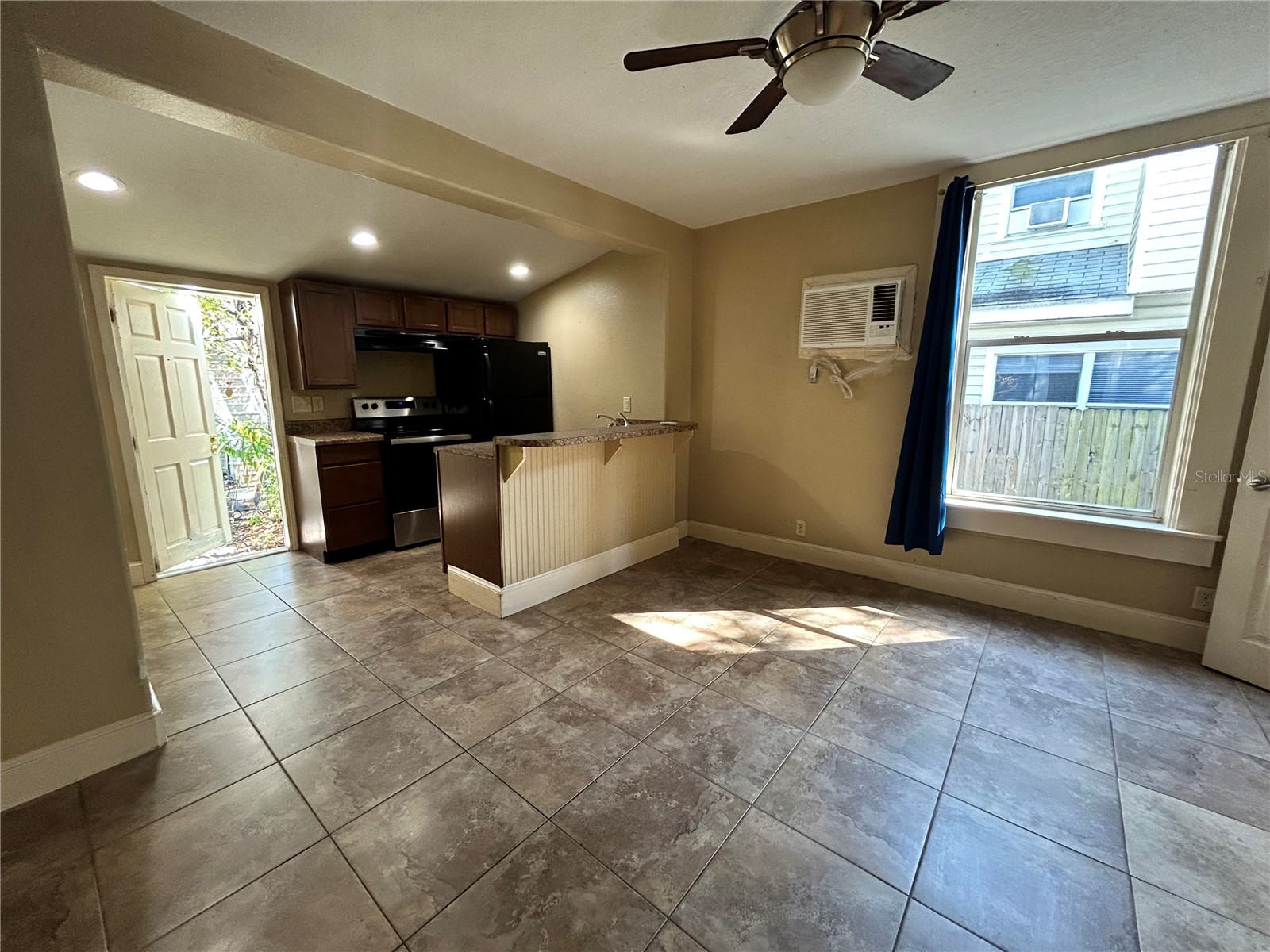 727 Dartmoor Street N #2 Saint Petersburg FL 33701 TB8491958 image3