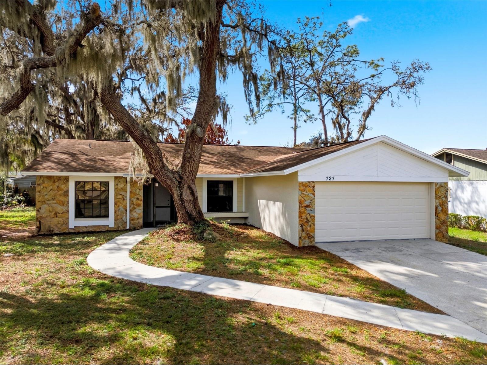 727 Isleton Drive Brandon FL 33511 TB8487982 image1