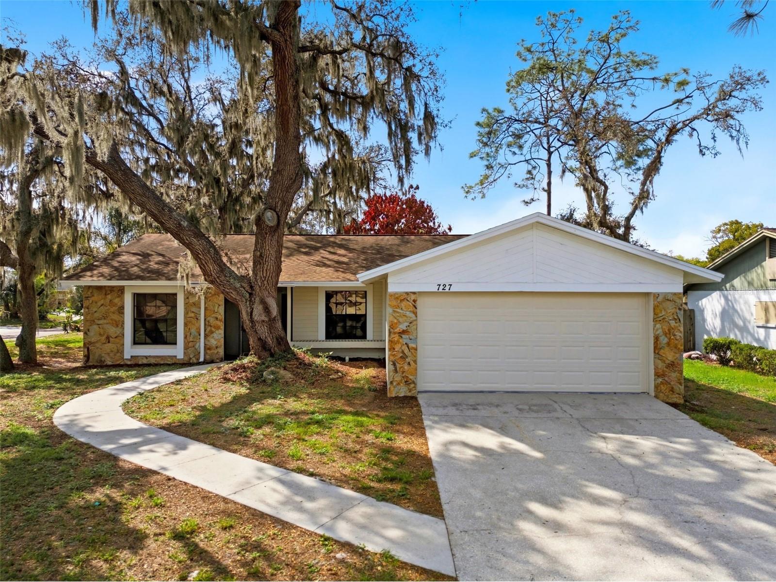 727 Isleton Drive Brandon FL 33511 TB8487982 image2