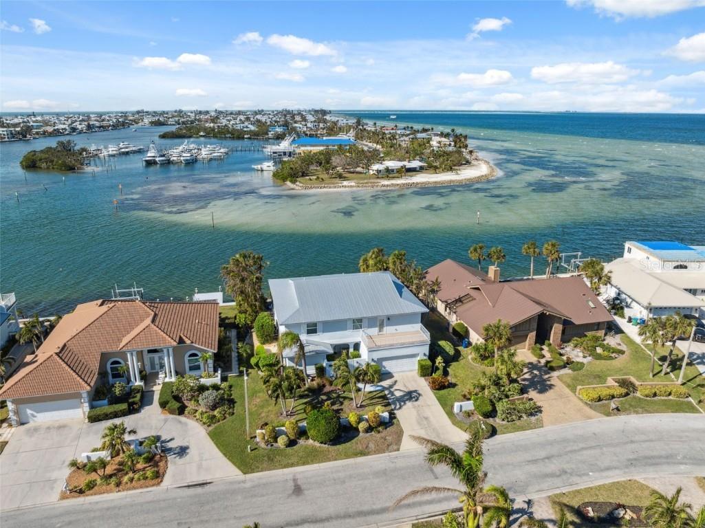 727 Key Royale Drive Holmes Beach FL 34217 TB8348338 image3