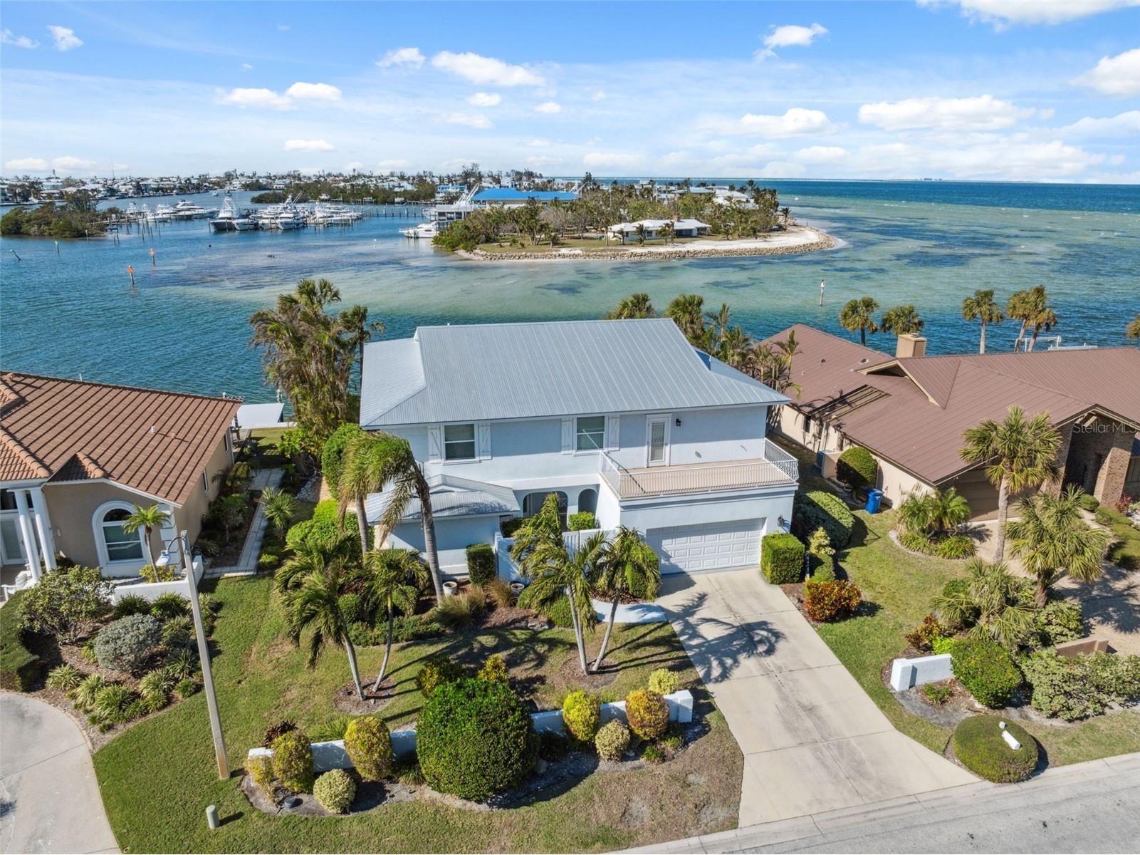 727 Key Royale Drive Holmes Beach FL 34217 TB8512426 image1