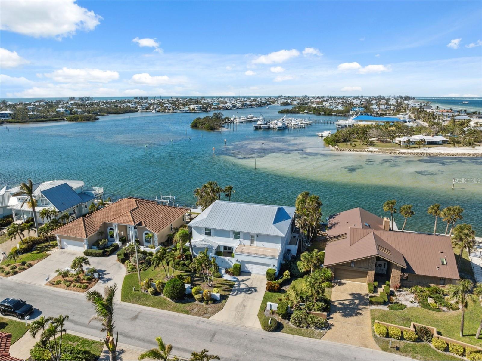 727 Key Royale Drive Holmes Beach FL 34217 TB8512567 image1