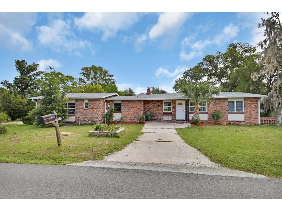727 N Stone Street Deland FL 32720 V4944626 image1