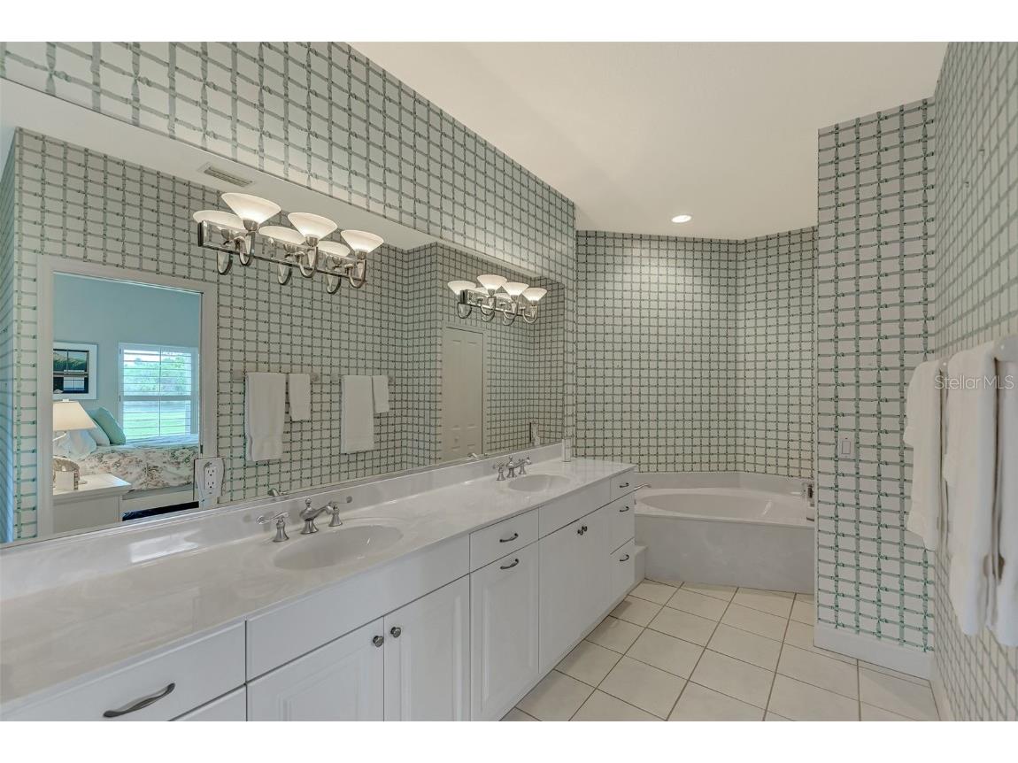 7270 Alicante Drive #3 Sarasota FL 34238 A4665768 image53