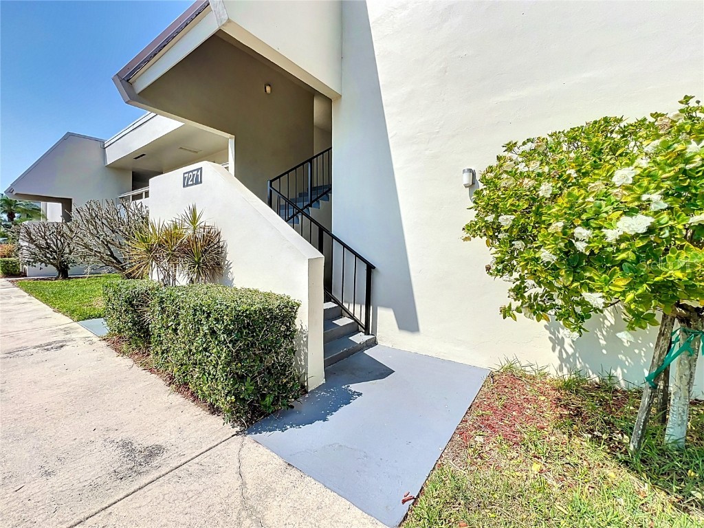 7271 W Country Club Drive N #222 Sarasota FL 34243 A4609769 image1