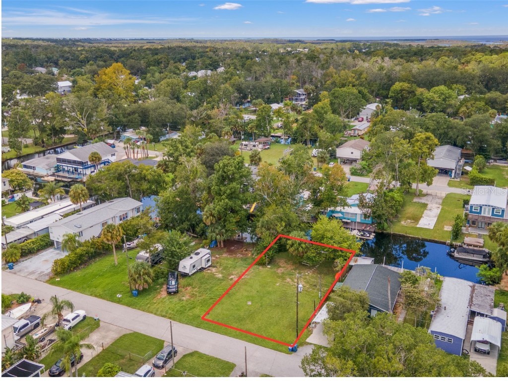 7277 Aberdeen Court Weeki Wachee FL 34607 - WEEKI WACHEE RIVER TB8419578 image1