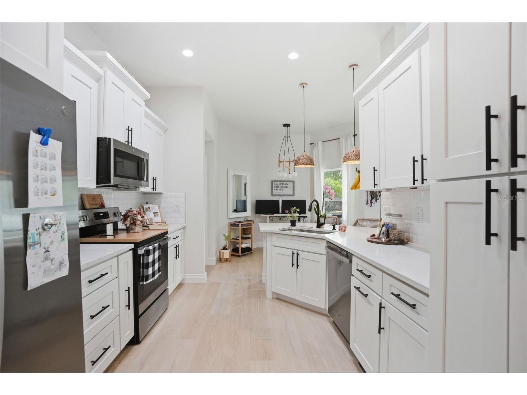 7279 Blackbird Avenue Weeki Wachee FL 34613 W7885499 image25
