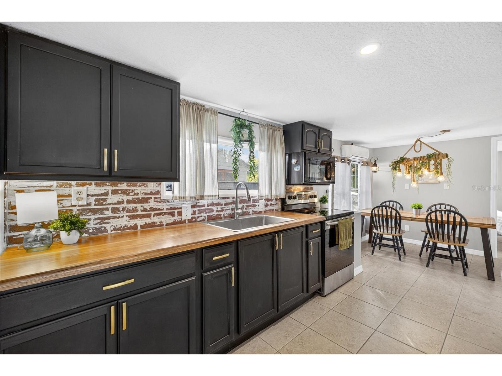 7286 Aberdeen Court Weeki Wachee FL 34607 - WEEKI WACHEE RIVER TB8476433 image2