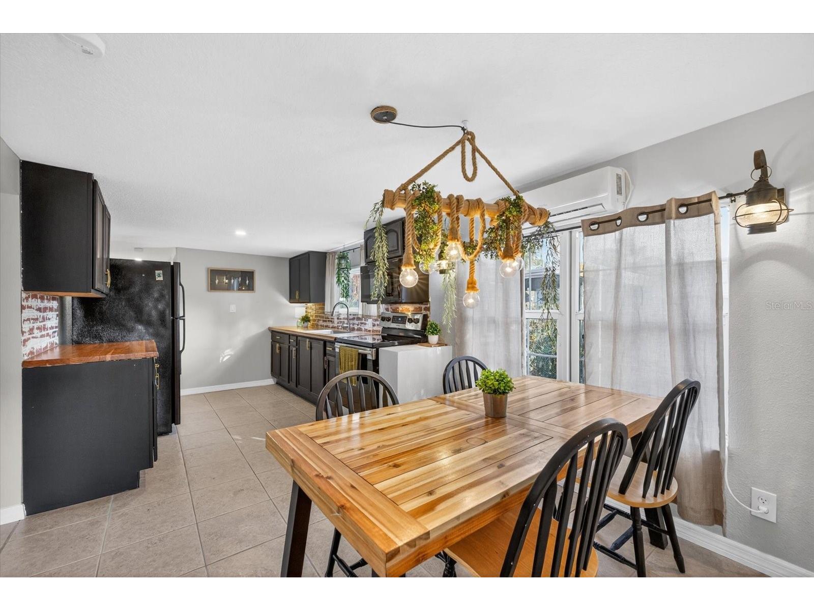 7286 Aberdeen Court Weeki Wachee FL 34607 - WEEKI WACHEE RIVER TB8476433 image4