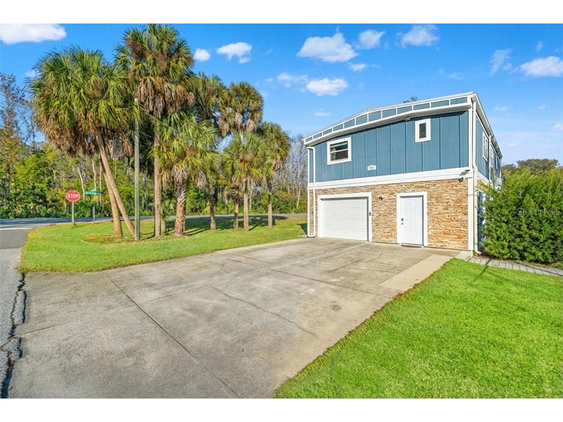 7288 Coventry Court Weeki Wachee FL 34607 W7881176 image1