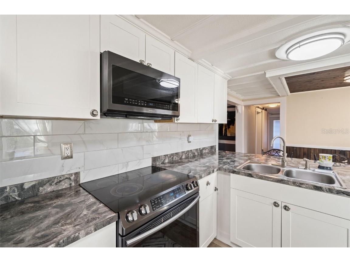 7288 Coventry Court Weeki Wachee FL 34607 W7881176 image16