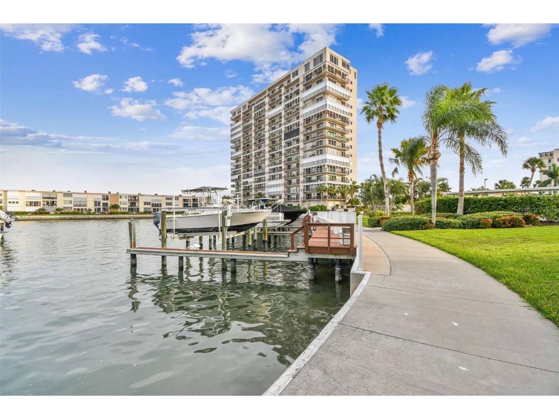 7300 Sun Island Drive S #1104 South Pasadena FL 33707 - BOCA CIEGA BAY U8224335 image1