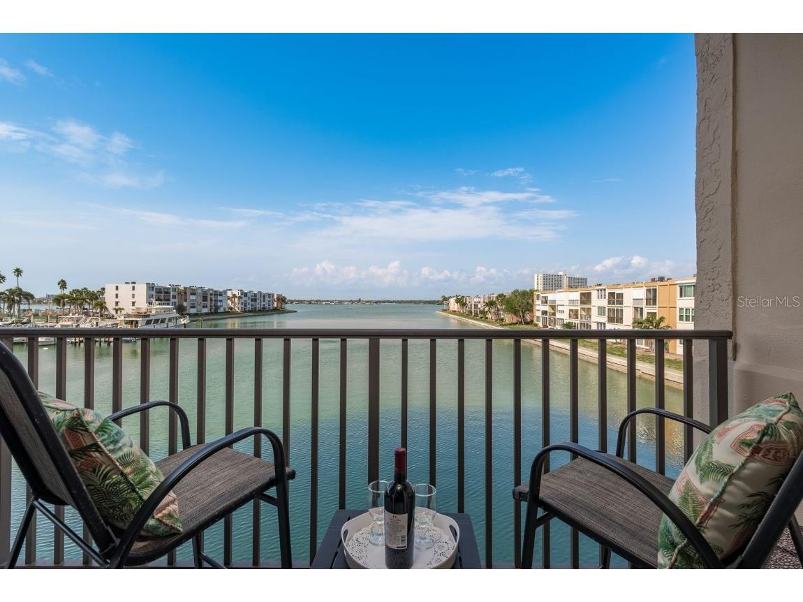7300 Sun Island Drive S #202 South Pasadena FL 33707 - BOCA CIEGA BAY TB8365305 image1