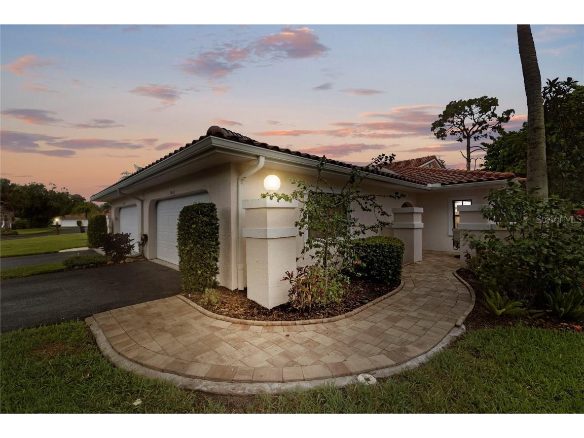 7302 Golf Pointe Circle Sarasota FL 34243 A4613545 image1