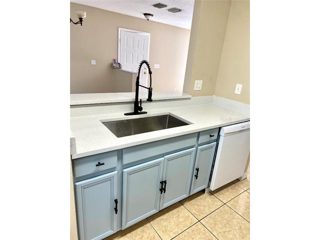 7303 E Bank Drive Tampa FL 33617 TB8443554 image14