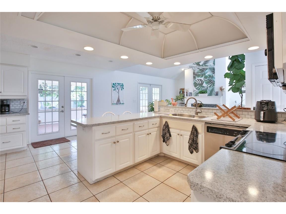 7303 Manatee Street Sarasota FL 34243 A4669732 image14