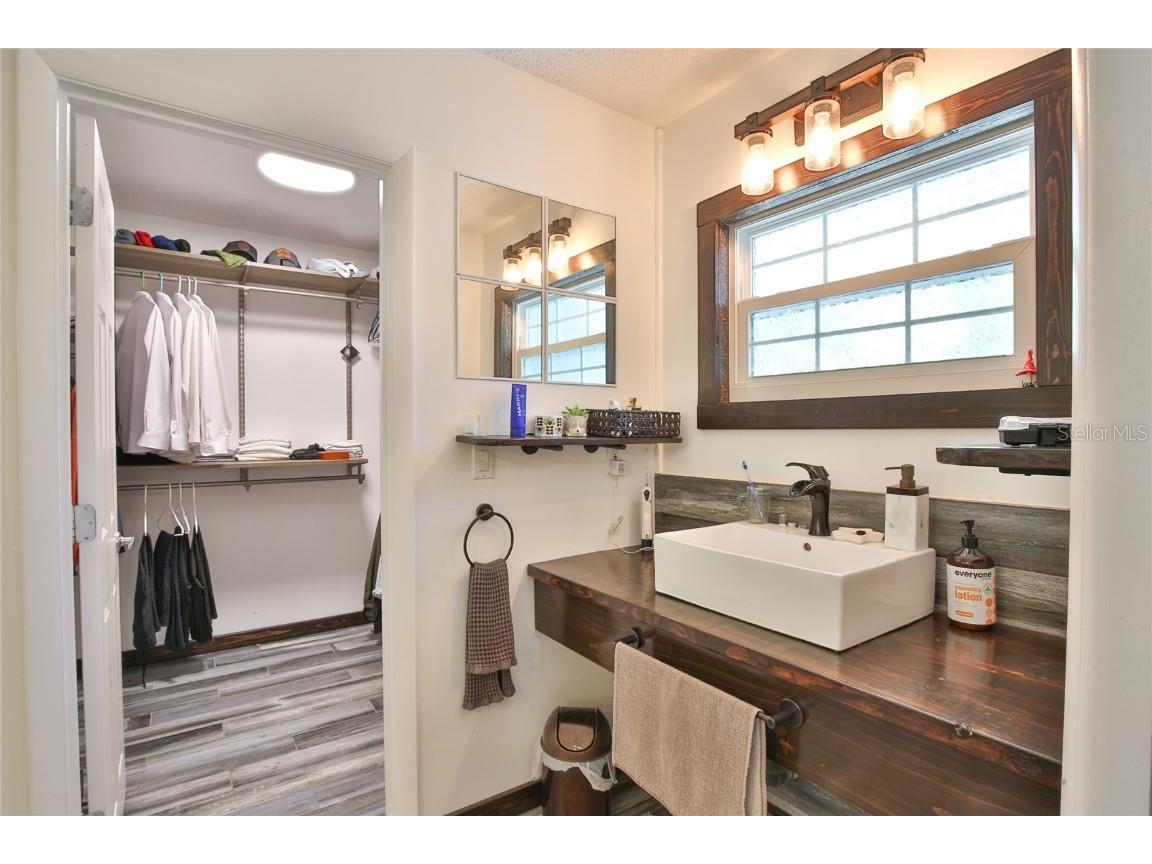 7303 Manatee Street Sarasota FL 34243 A4669732 image20