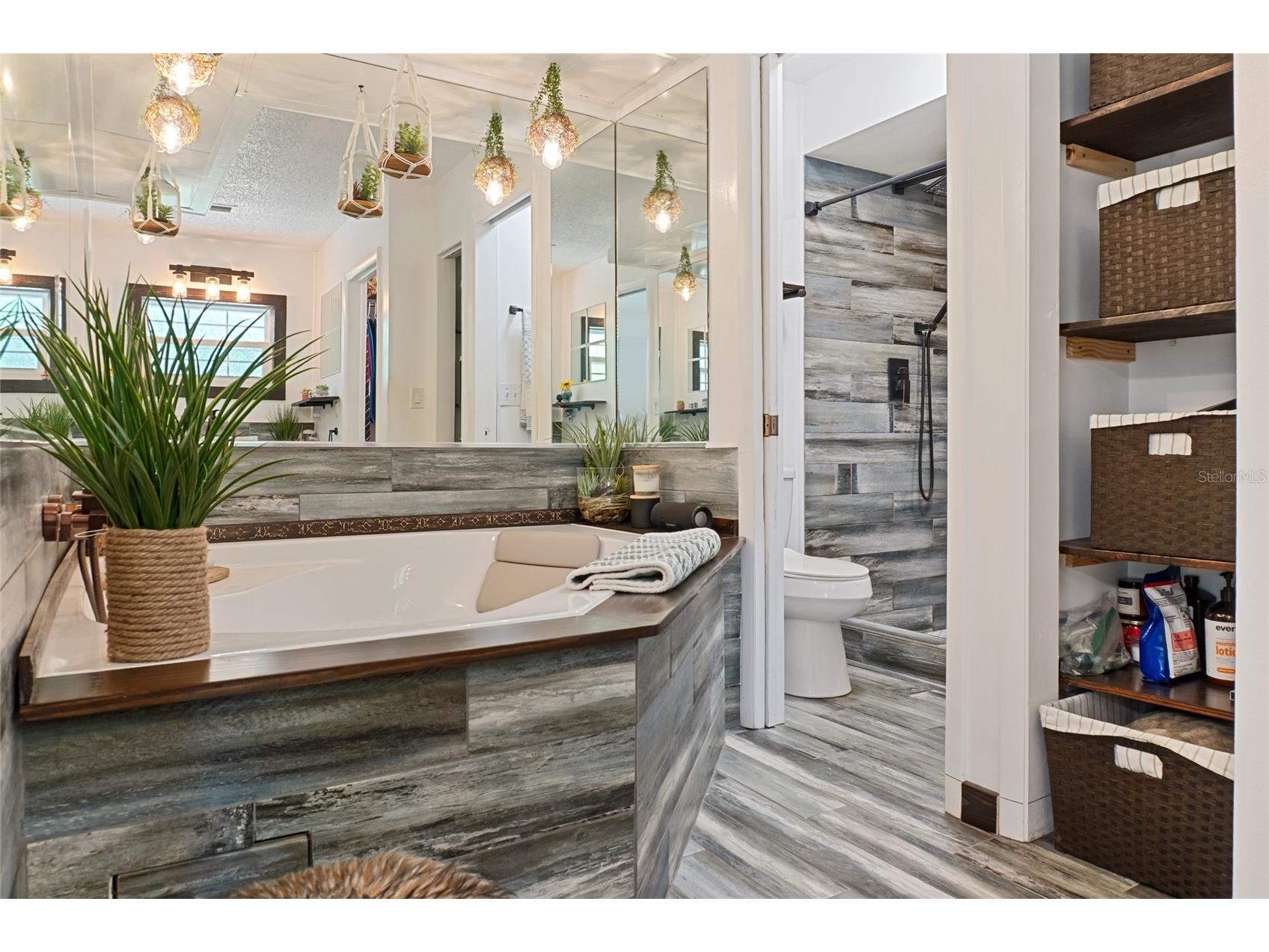 7303 Manatee Street Sarasota FL 34243 A4690664 image29