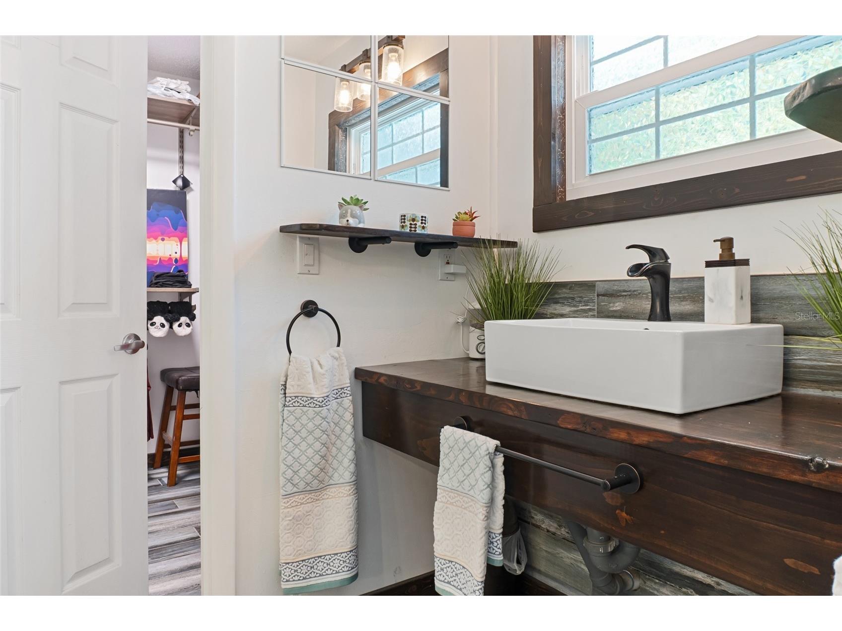 7303 Manatee Street Sarasota FL 34243 A4690664 image30