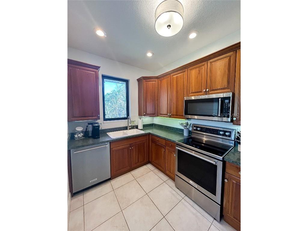 7303A Midnight Pass Road Sarasota FL 34242 A4648605 image5