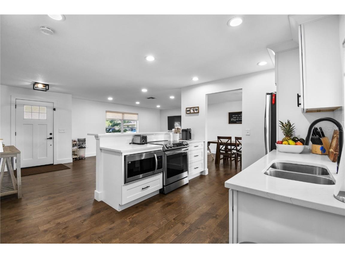 7304 Claries Drive Sarasota FL 34243 A4669867 image12