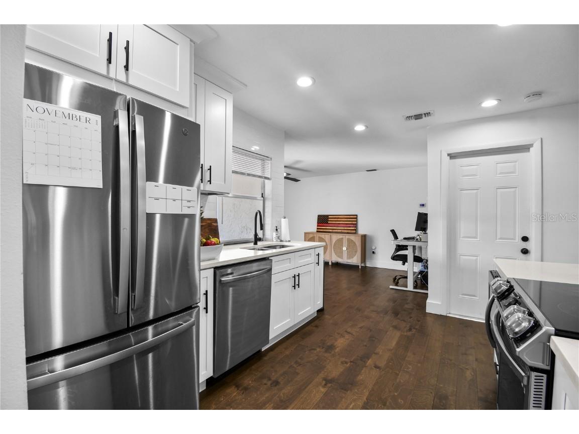 7304 Claries Drive Sarasota FL 34243 A4669867 image14