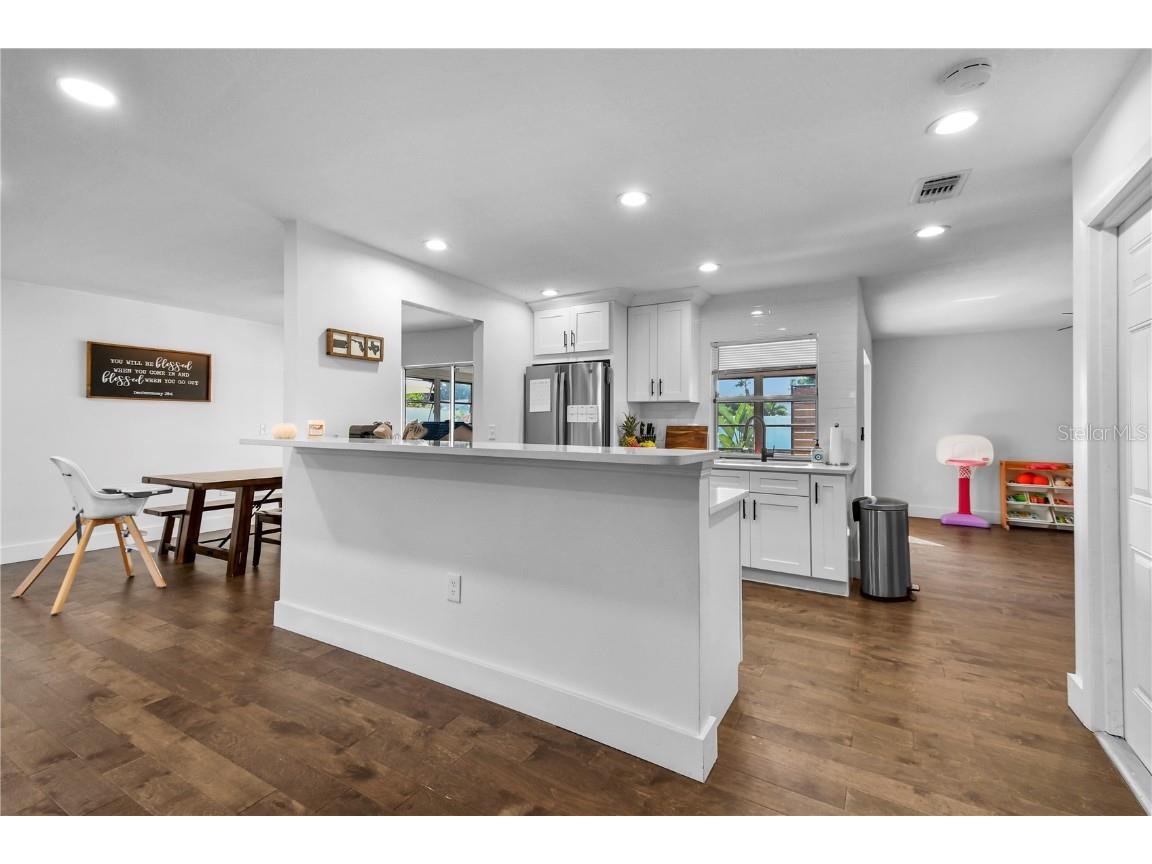 7304 Claries Drive Sarasota FL 34243 A4669867 image16