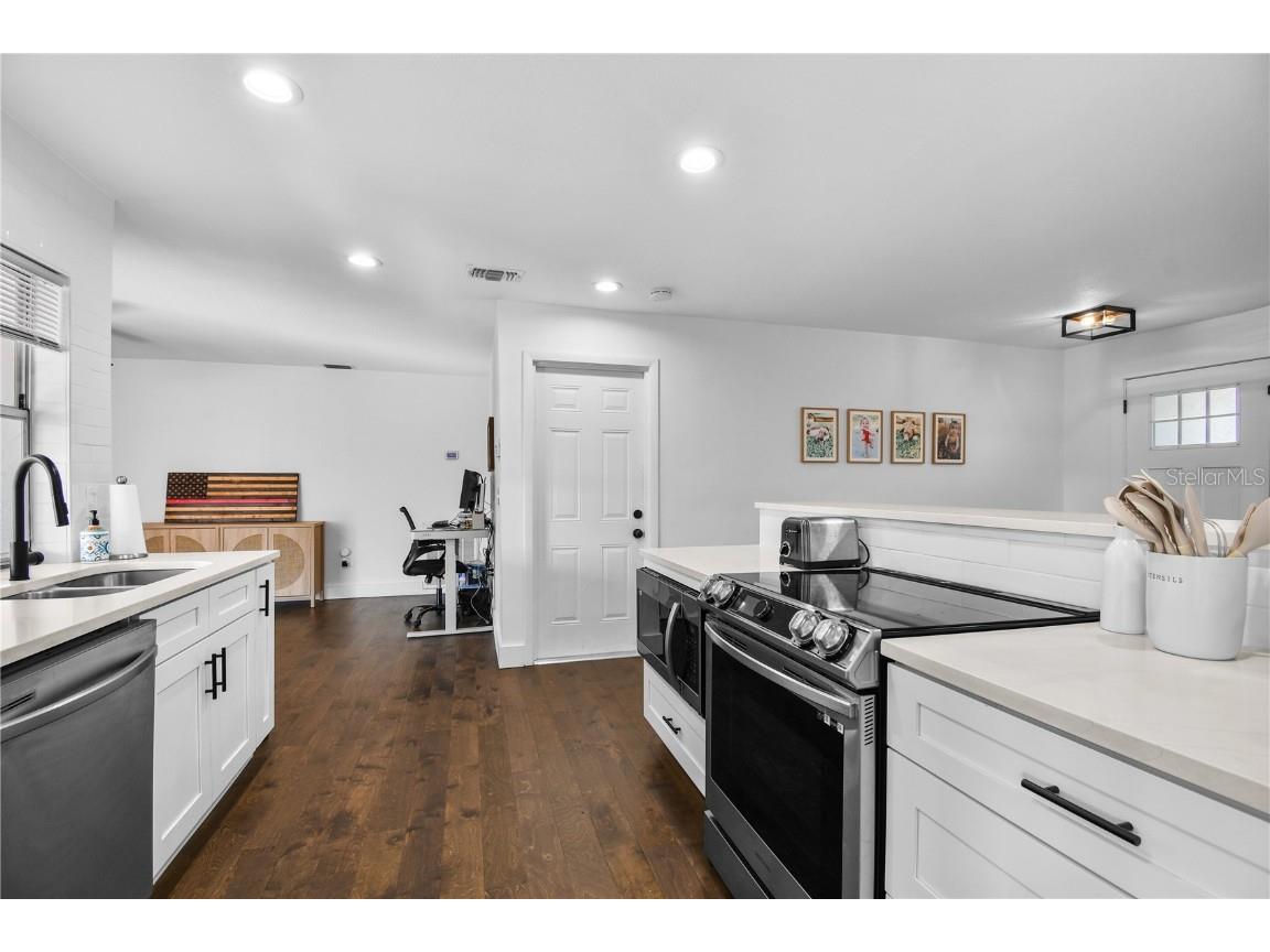 7304 Claries Drive Sarasota FL 34243 A4669867 image17