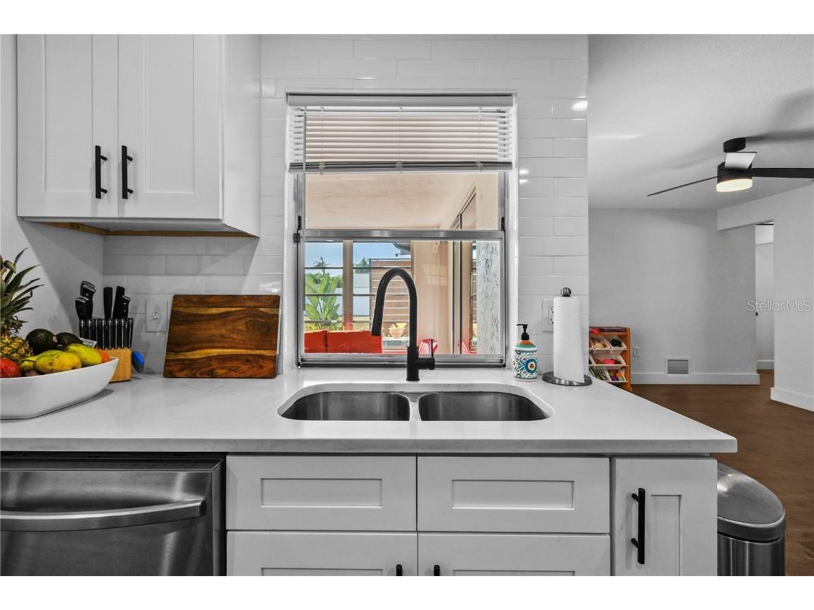 7304 Claries Drive Sarasota FL 34243 A4669867 image22