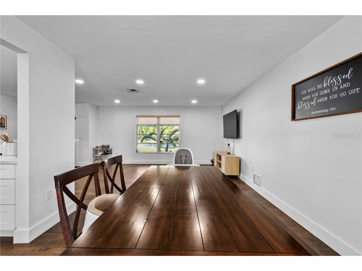 7304 Claries Drive Sarasota FL 34243 A4669867 image24