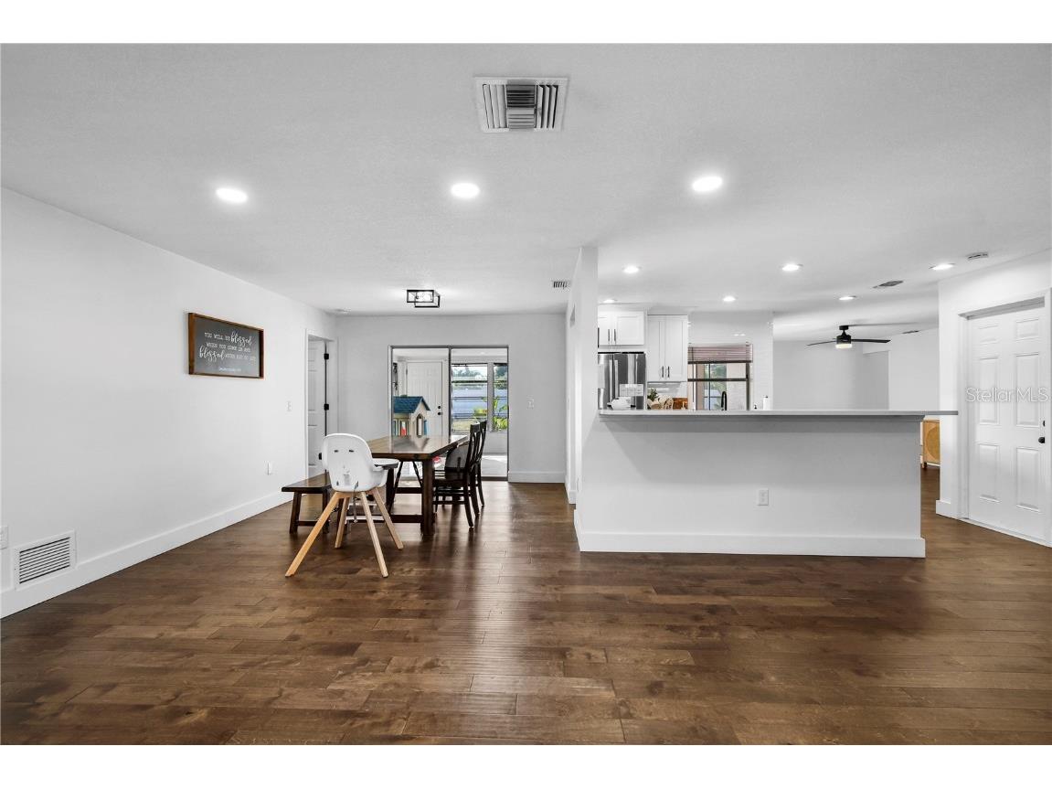 7304 Claries Drive Sarasota FL 34243 A4669867 image29