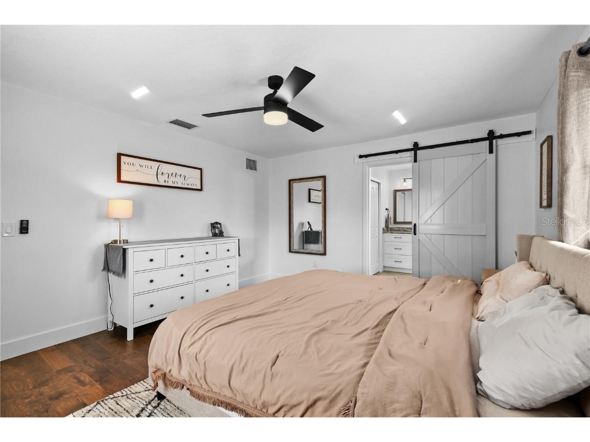 7304 Claries Drive Sarasota FL 34243 A4669867 image33