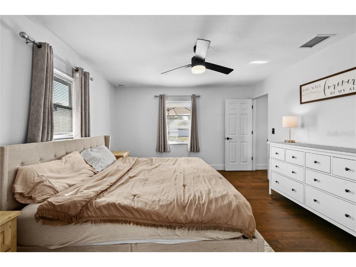 7304 Claries Drive Sarasota FL 34243 A4669867 image35