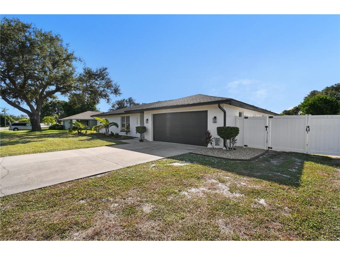 7304 Claries Drive Sarasota FL 34243 A4669867 image49
