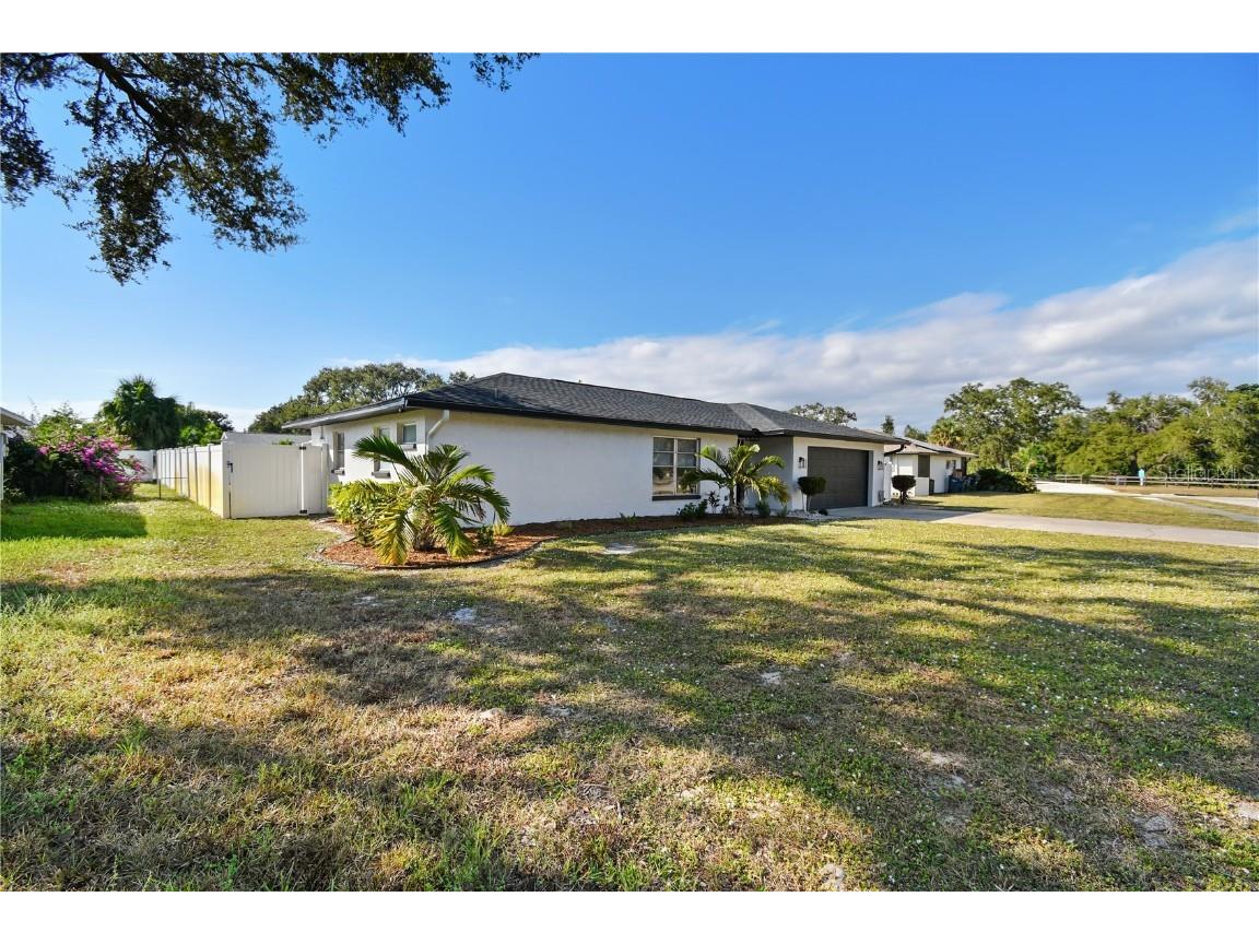 7304 Claries Drive Sarasota FL 34243 A4669867 image60