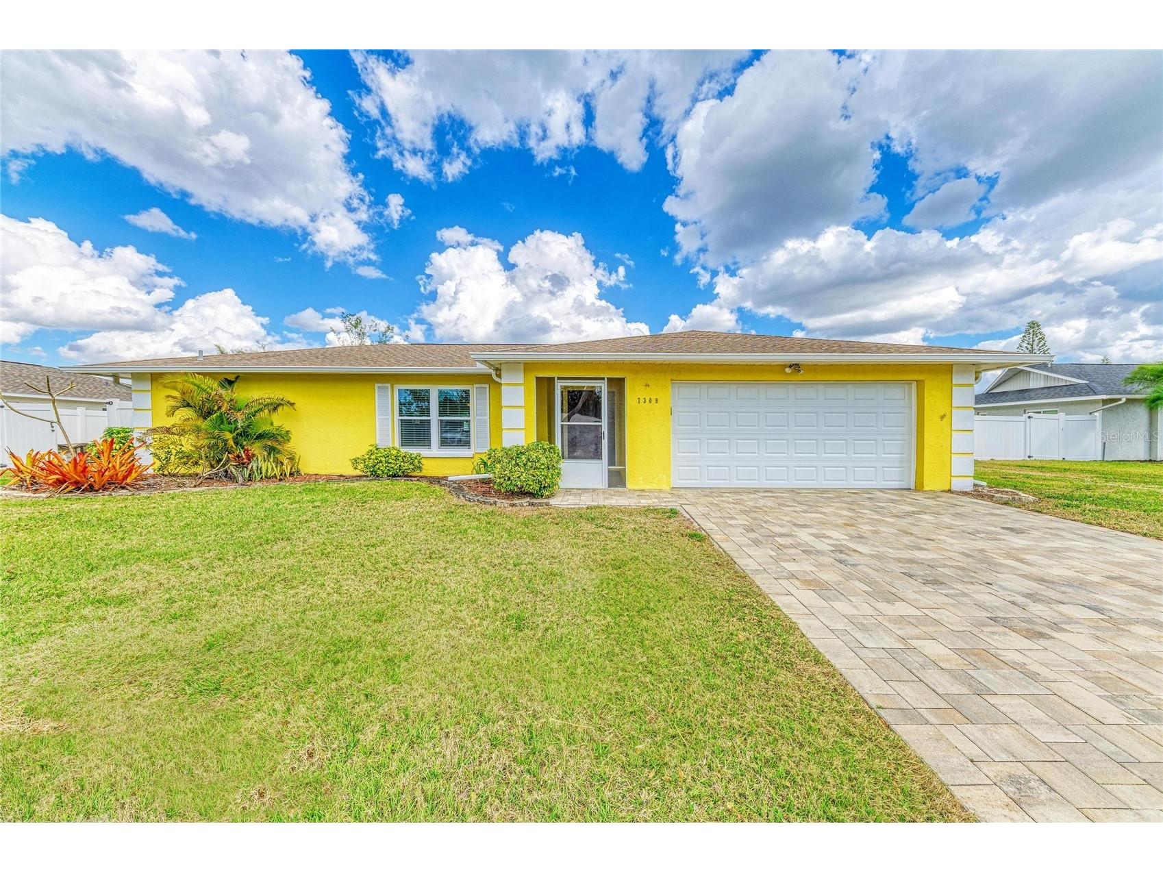 7309 Meadowbrook Drive Sarasota FL 34243 A4685102 image1