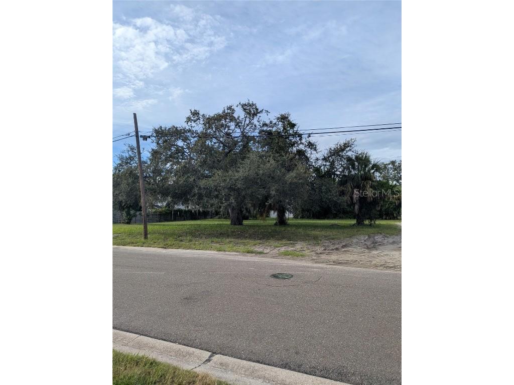 731 36th Avenue S Saint Petersburg FL 33705 TB8426499 image1