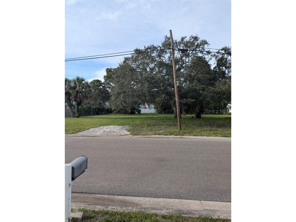 731 36th Avenue S Saint Petersburg FL 33705 TB8426499 image2