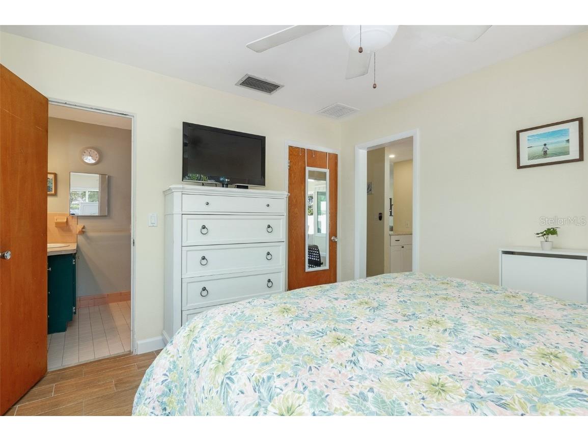 731 44th Avenue NE Saint Petersburg FL 33703 TB8366957 image16