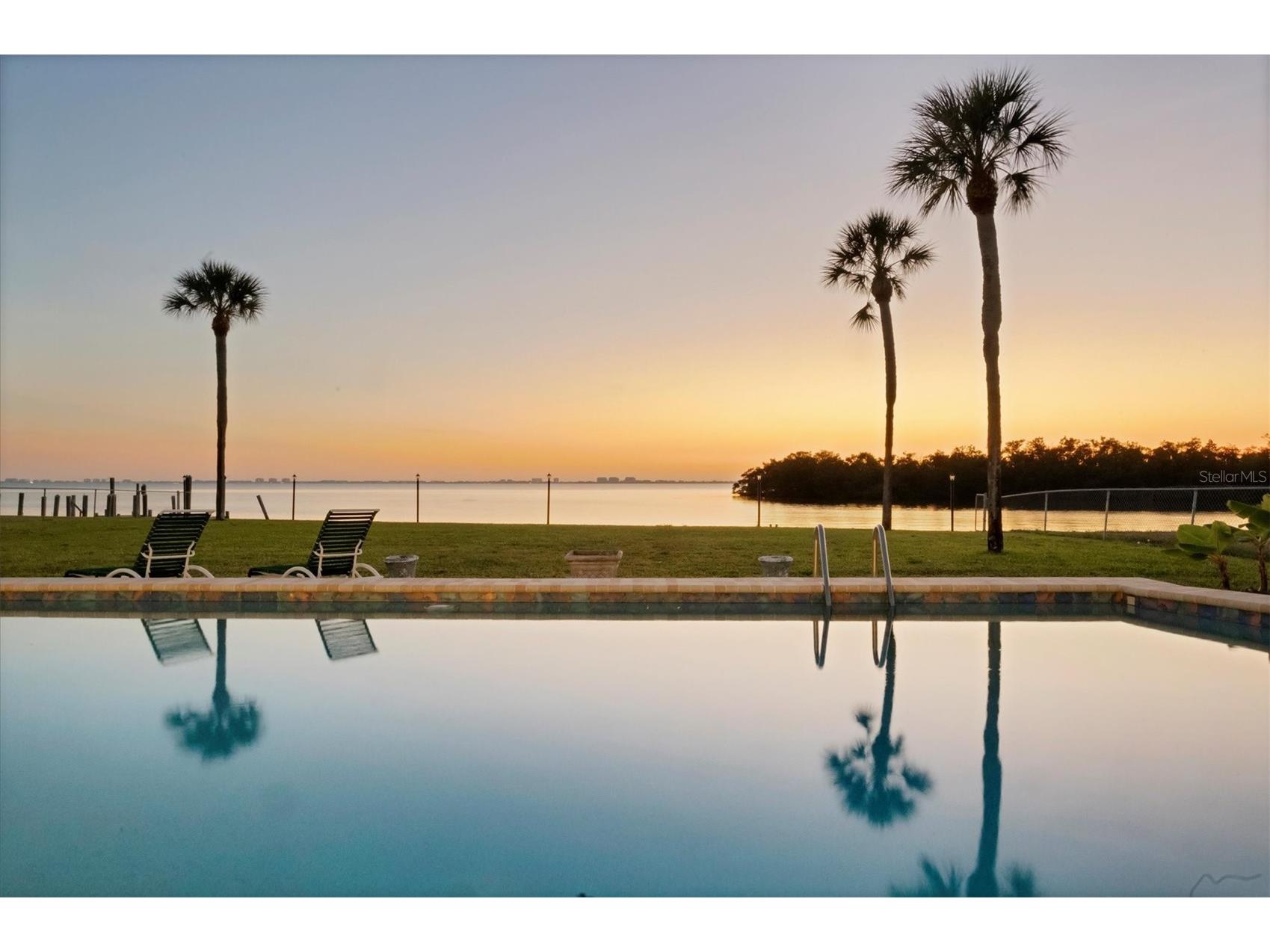 7318 Westmoreland Drive Sarasota FL 34243 - SARASOTA BAY A4680287 image1