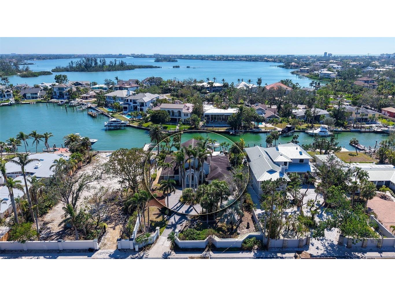 732 Siesta Drive Sarasota FL 34242 - SARASOTA BAY A4640849 image1