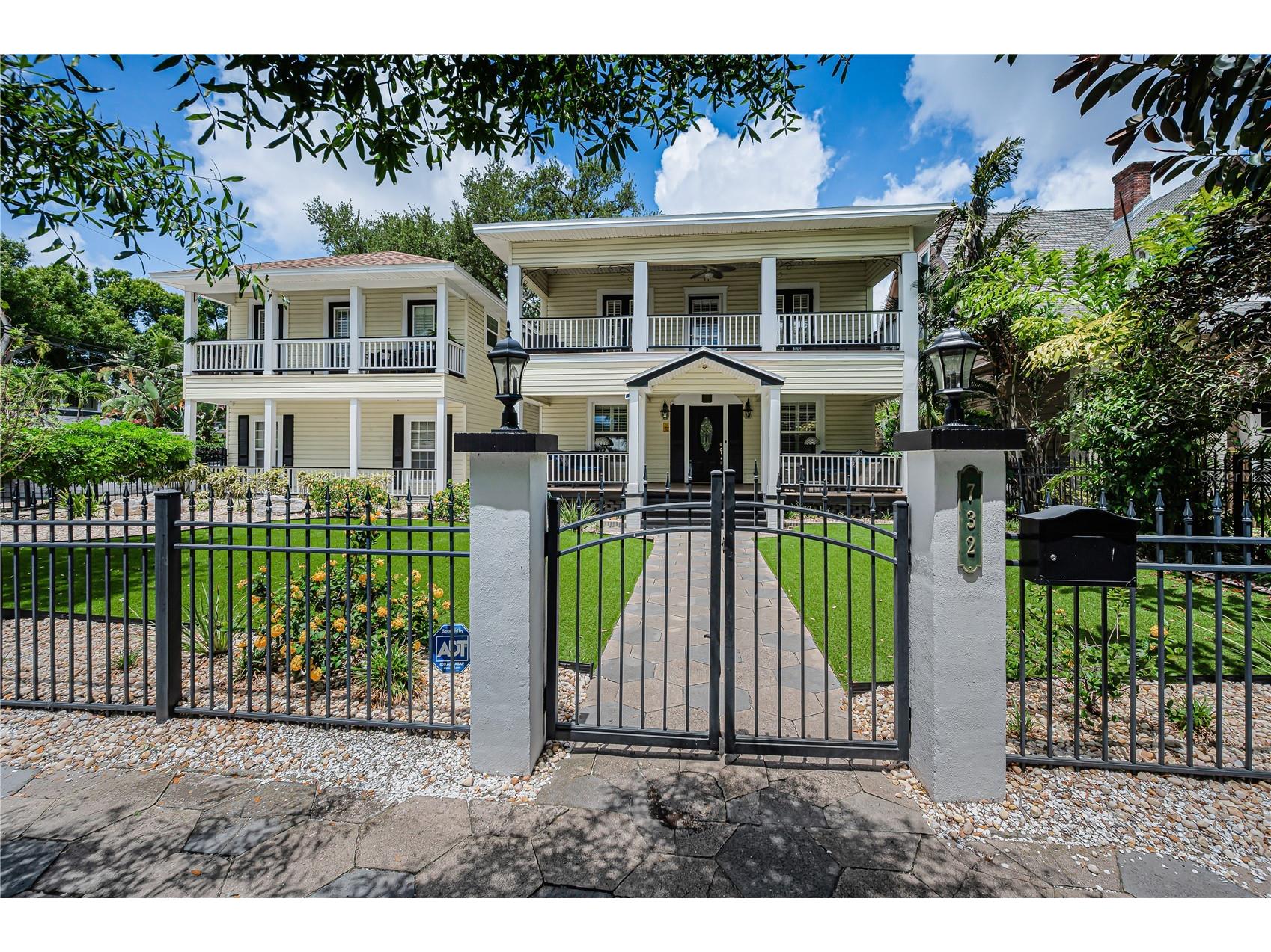 732 and 732 1/2 NE Oak Street Saint Petersburg FL 33701 TB8513524 image3