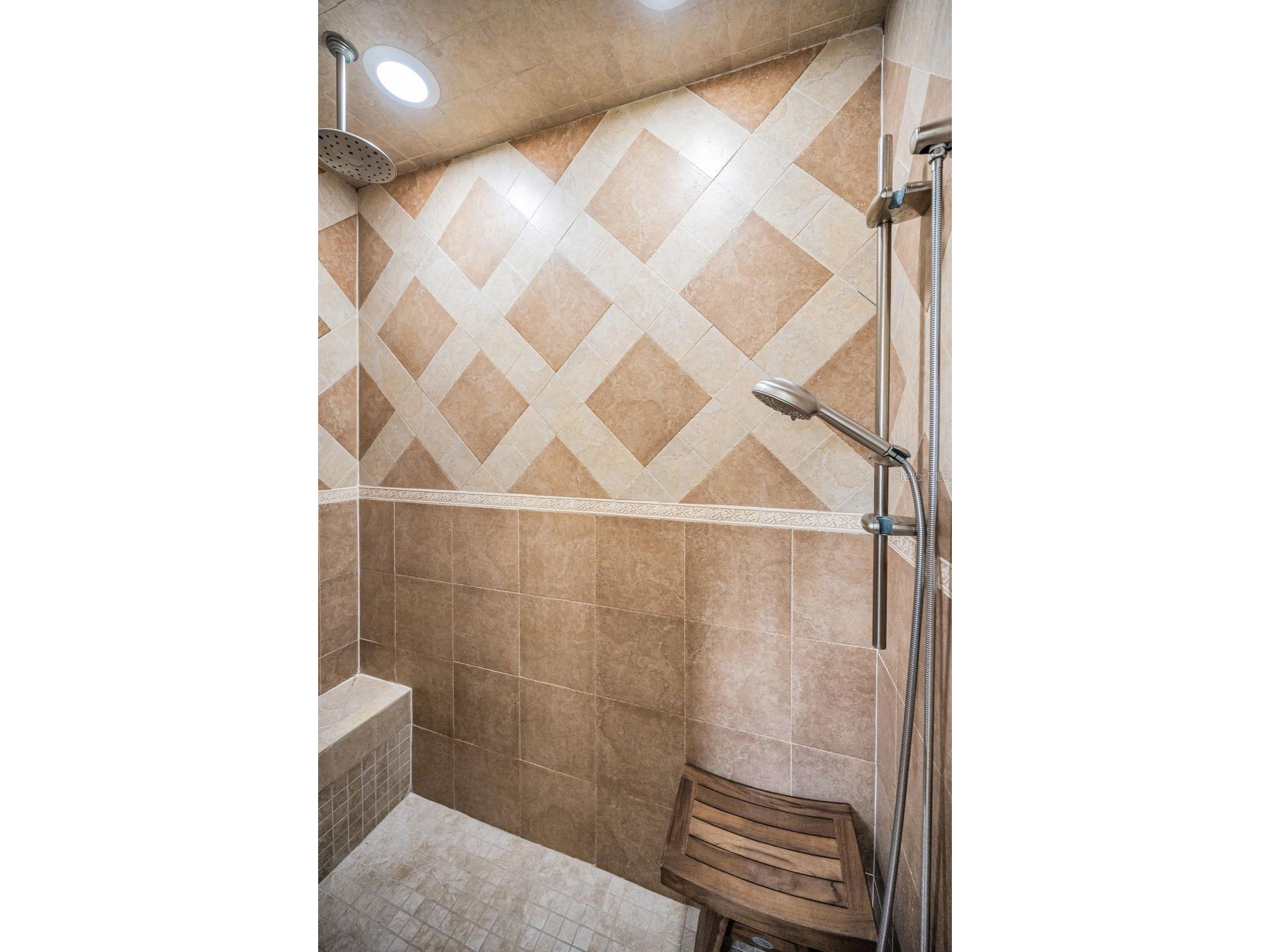 732 and 732 1/2 NE Oak Street Saint Petersburg FL 33701 TB8513524 image37