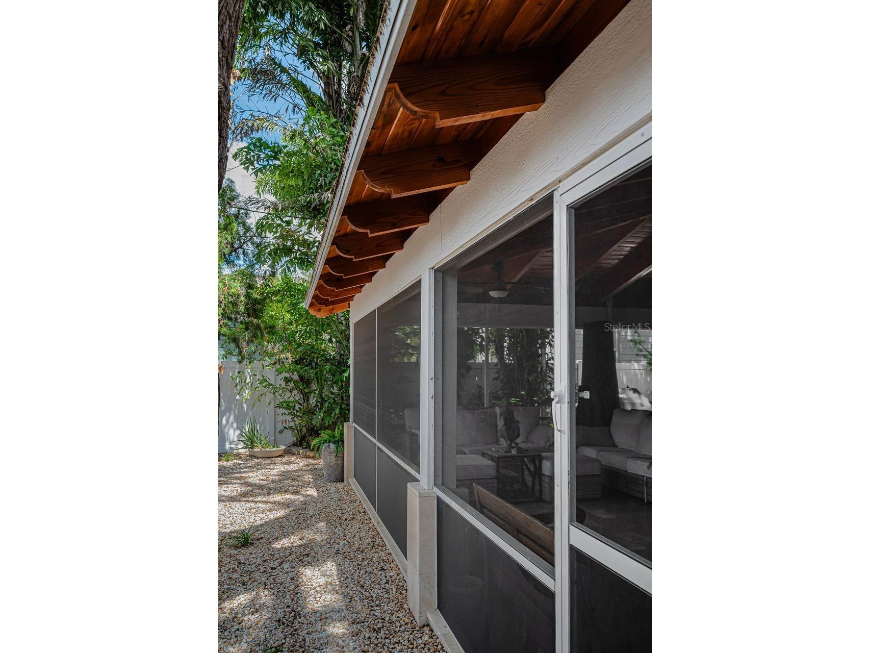 732 and 732 1/2 NE Oak Street Saint Petersburg FL 33701 TB8513524 image49