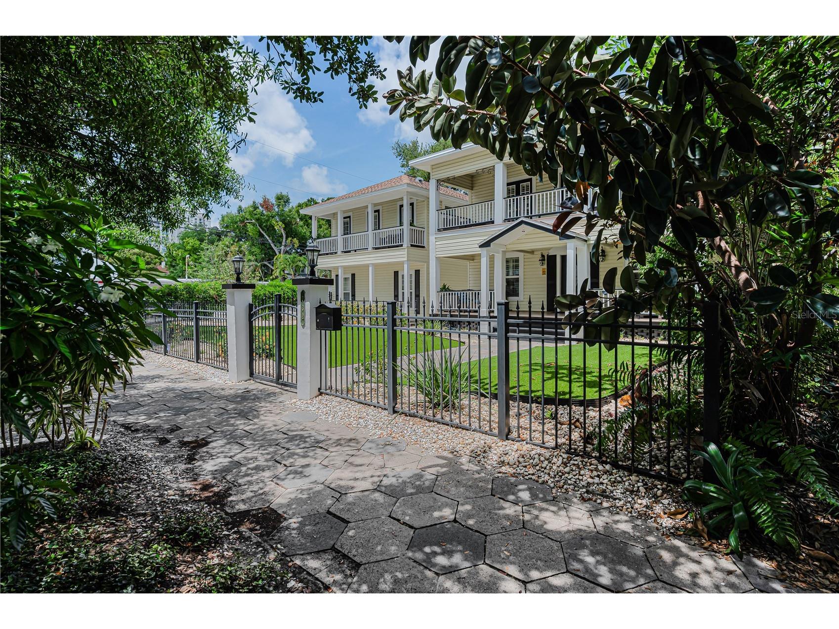 732 and 732 1/2 NE Oak Street Saint Petersburg FL 33701 TB8513524 image7