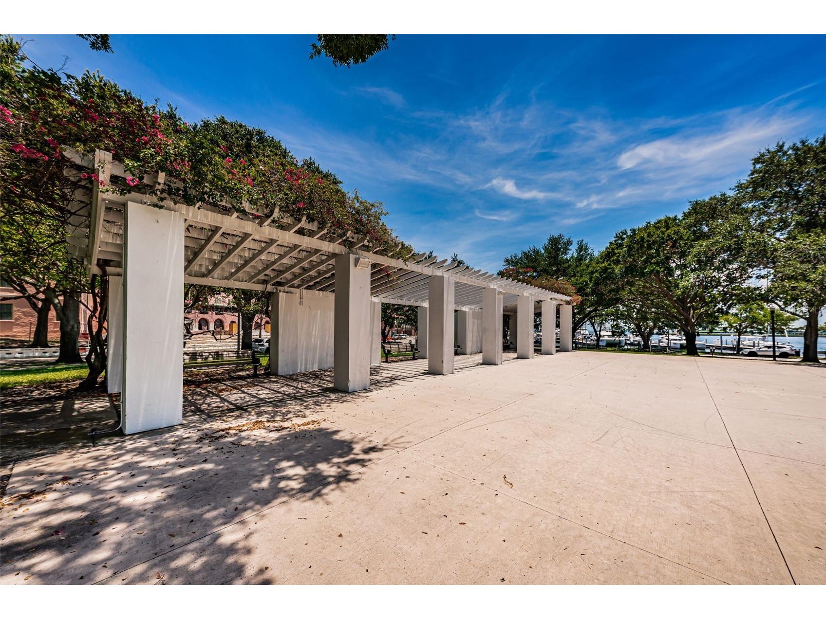732 and 732 1/2 NE Oak Street Saint Petersburg FL 33701 TB8513524 image92