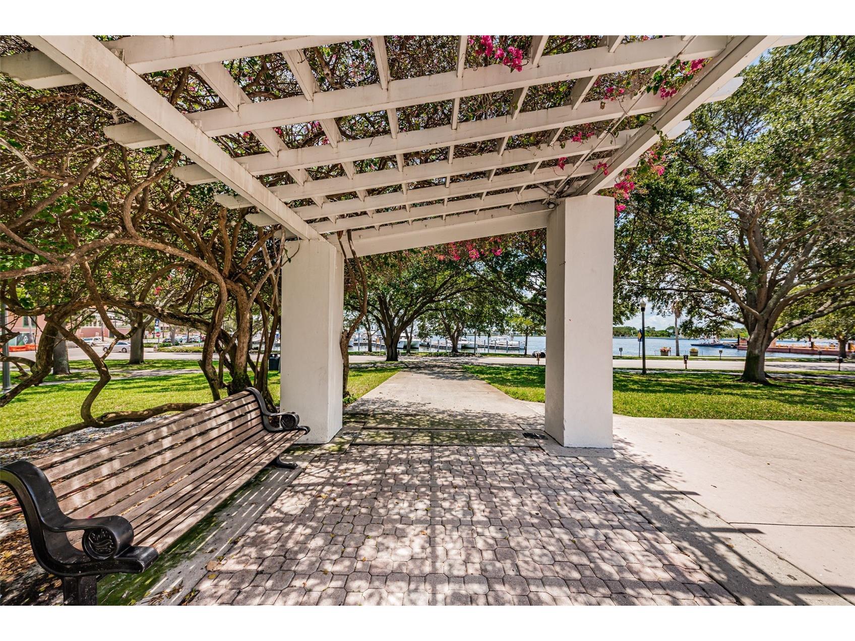 732 and 732 1/2 NE Oak Street Saint Petersburg FL 33701 TB8513524 image93